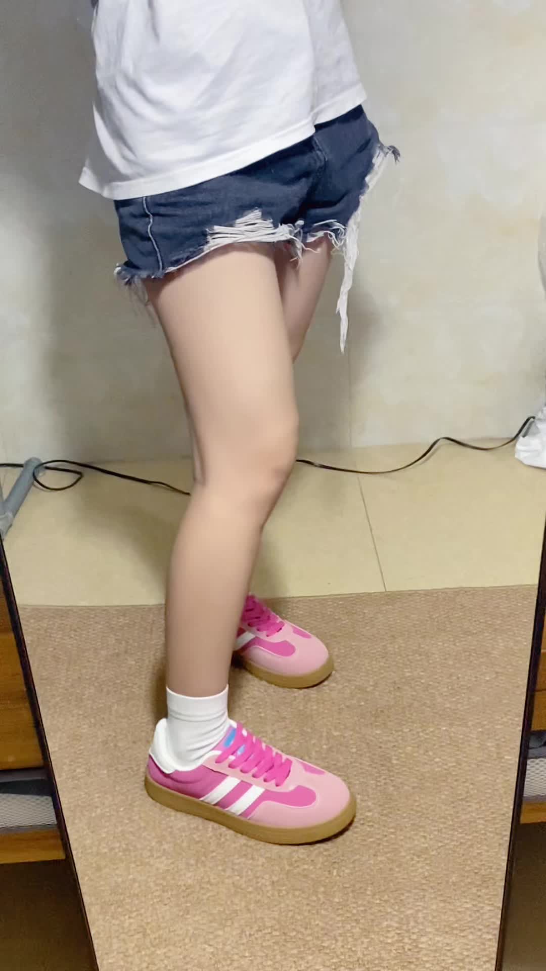 Forever21复古草莓粉板鞋也太甜啦！
