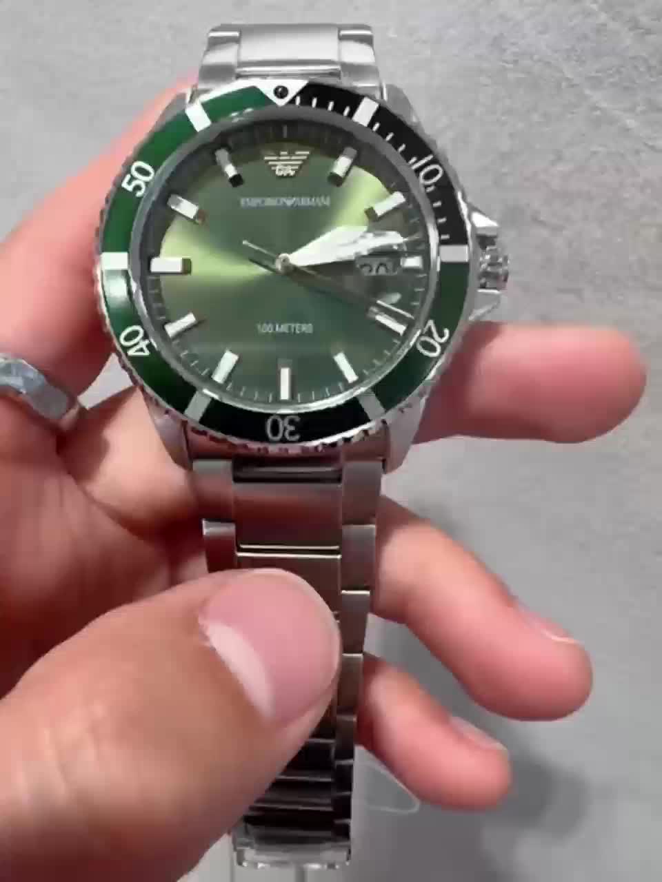 阿玛尼水鬼腕表。