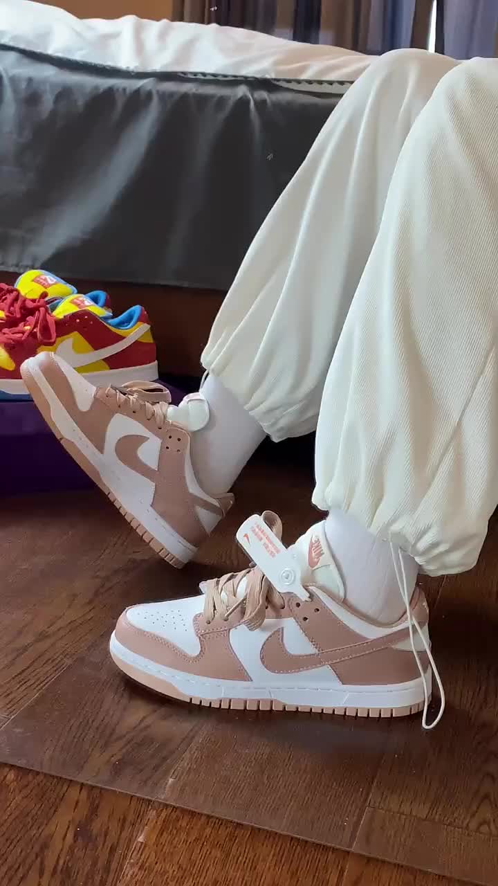 奶茶白 Dunk，温柔百搭的 “伪素颜” 神器