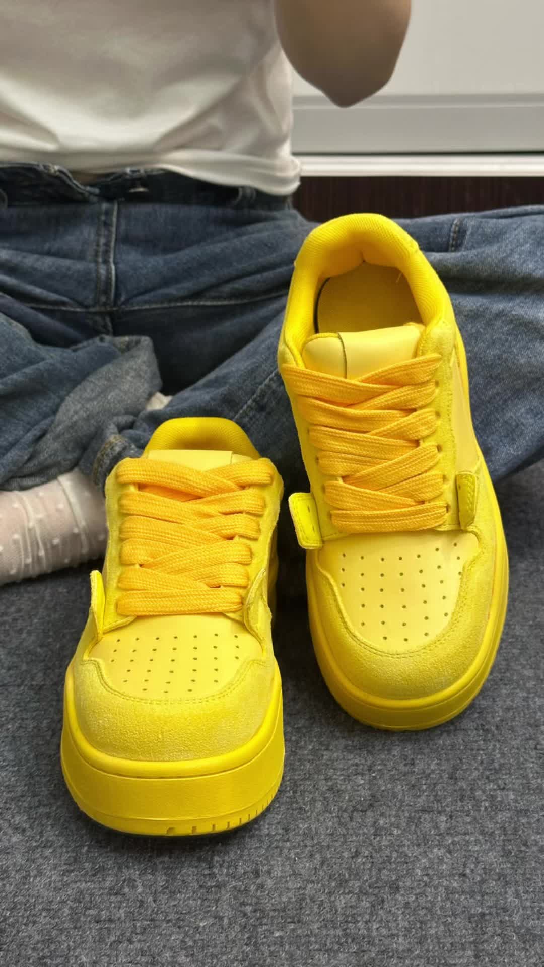 柠檬黄的板鞋真的太吸睛了