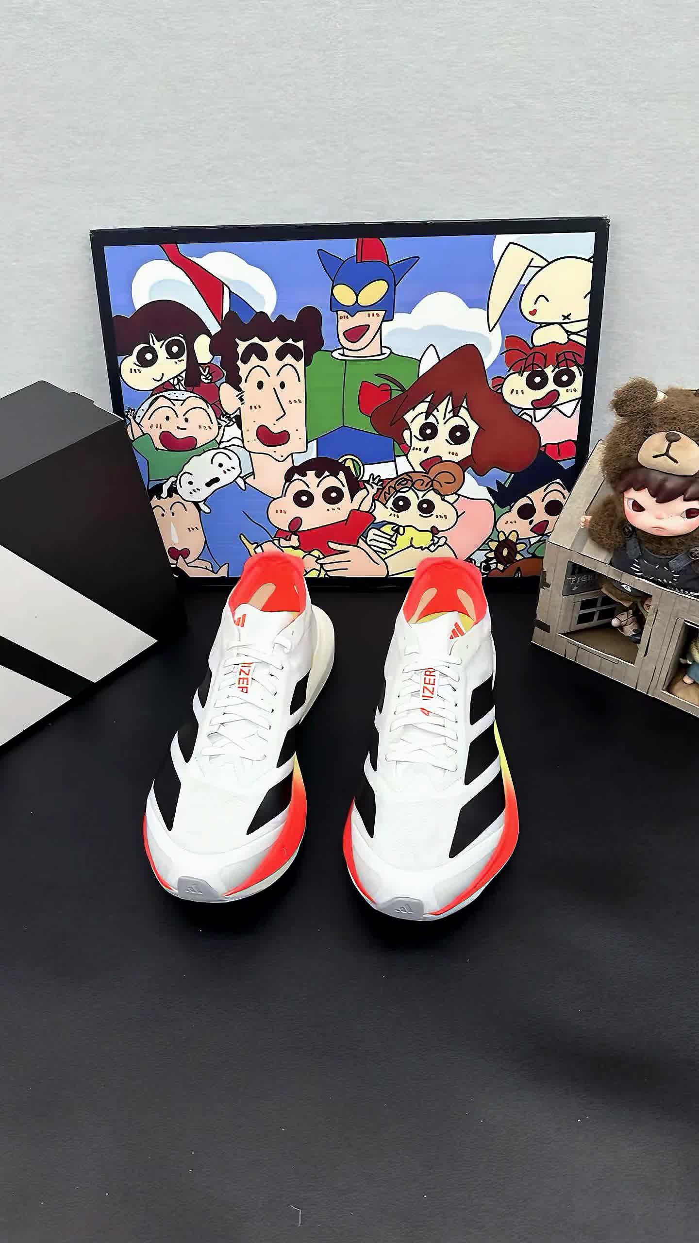 一双很不错的阿迪跑步鞋~