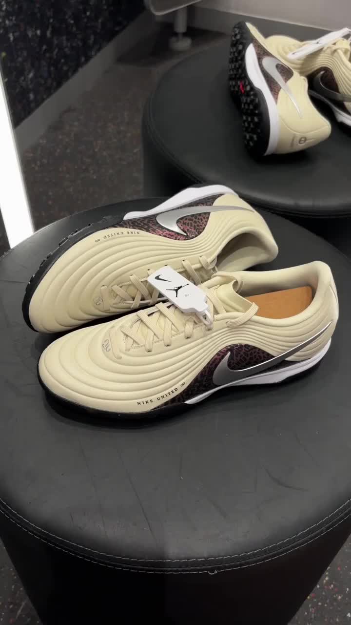 Nike｜谁说足球鞋不能穿去上班？ 