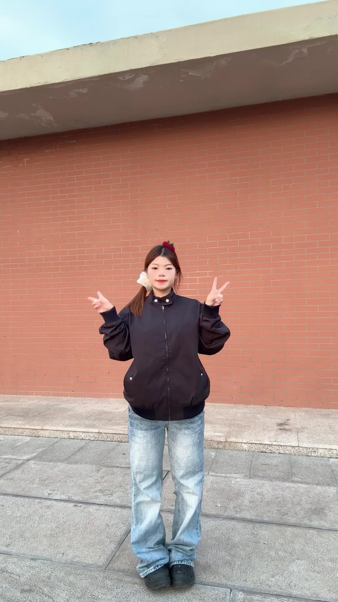 解锁美式街头风格 女孩子也可以酷酷滴