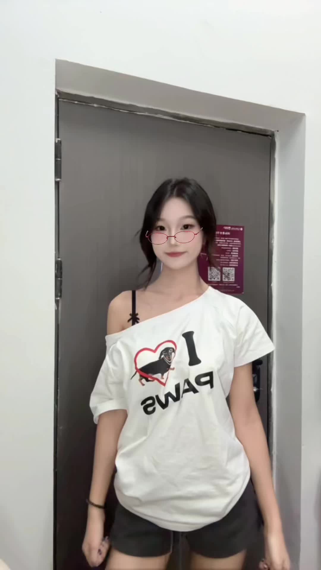 被我穿的皱巴巴的衣服