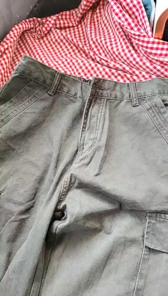 细节处理得很到位，拉链顺滑好拉，缝线也整