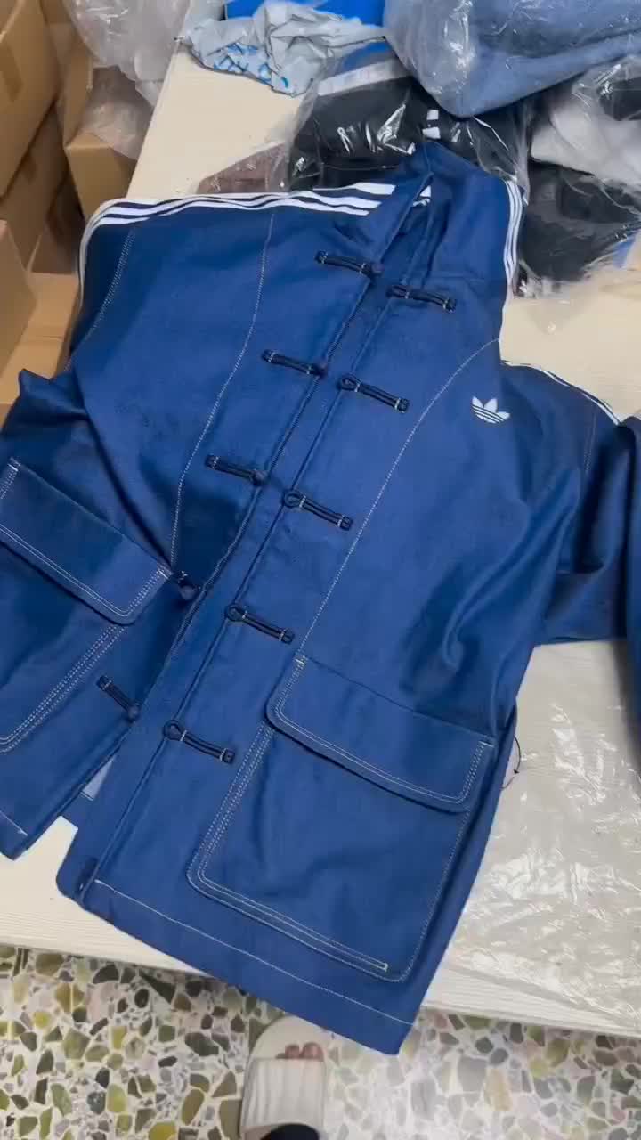 阿迪达斯唐装