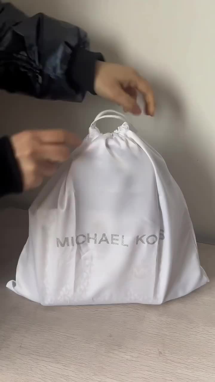 这个粉色老花MK风琴包我真的抵抗不了😍新买的MK老花风琴包，拍个开箱视频吧，这颜值就不多说