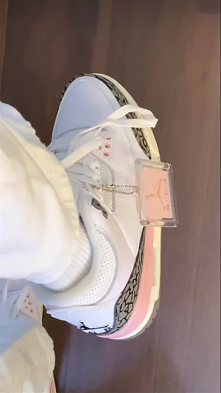 白粉 AJ3，温柔甜酷风的复古担当