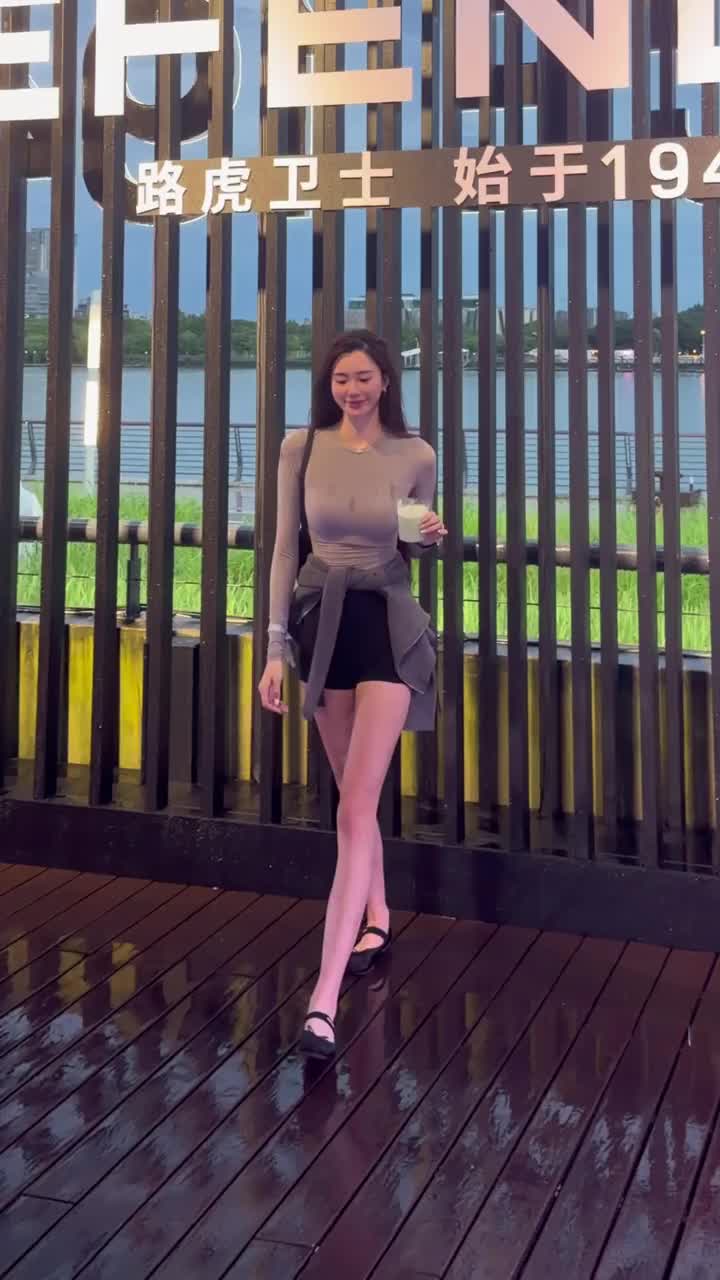 见到迪丽热巴了！竟然那么近！