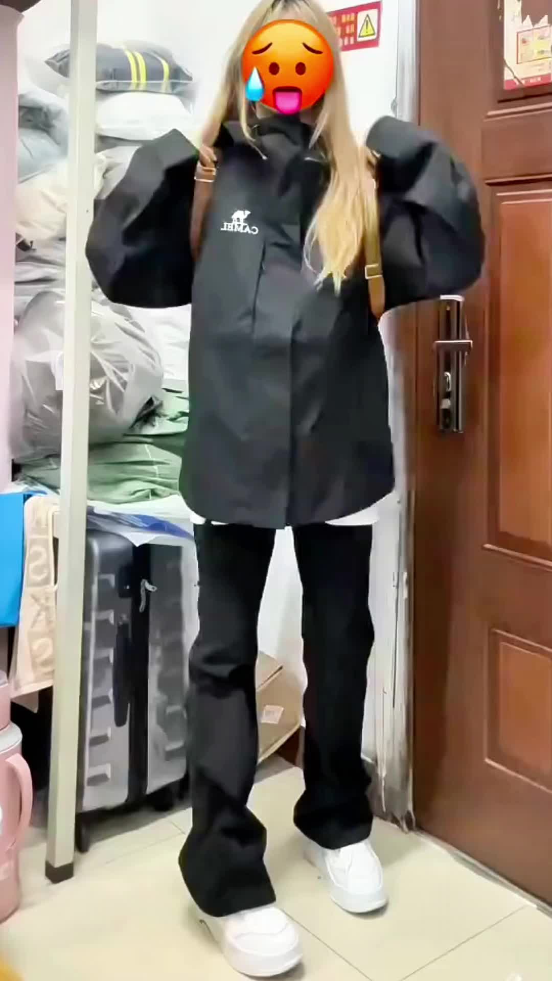 Camel/骆驼行侠三合一防风轻薄款加厚流光风防泼水连帽软壳薄绒保暖加绒锁温抗静电冲锋衣