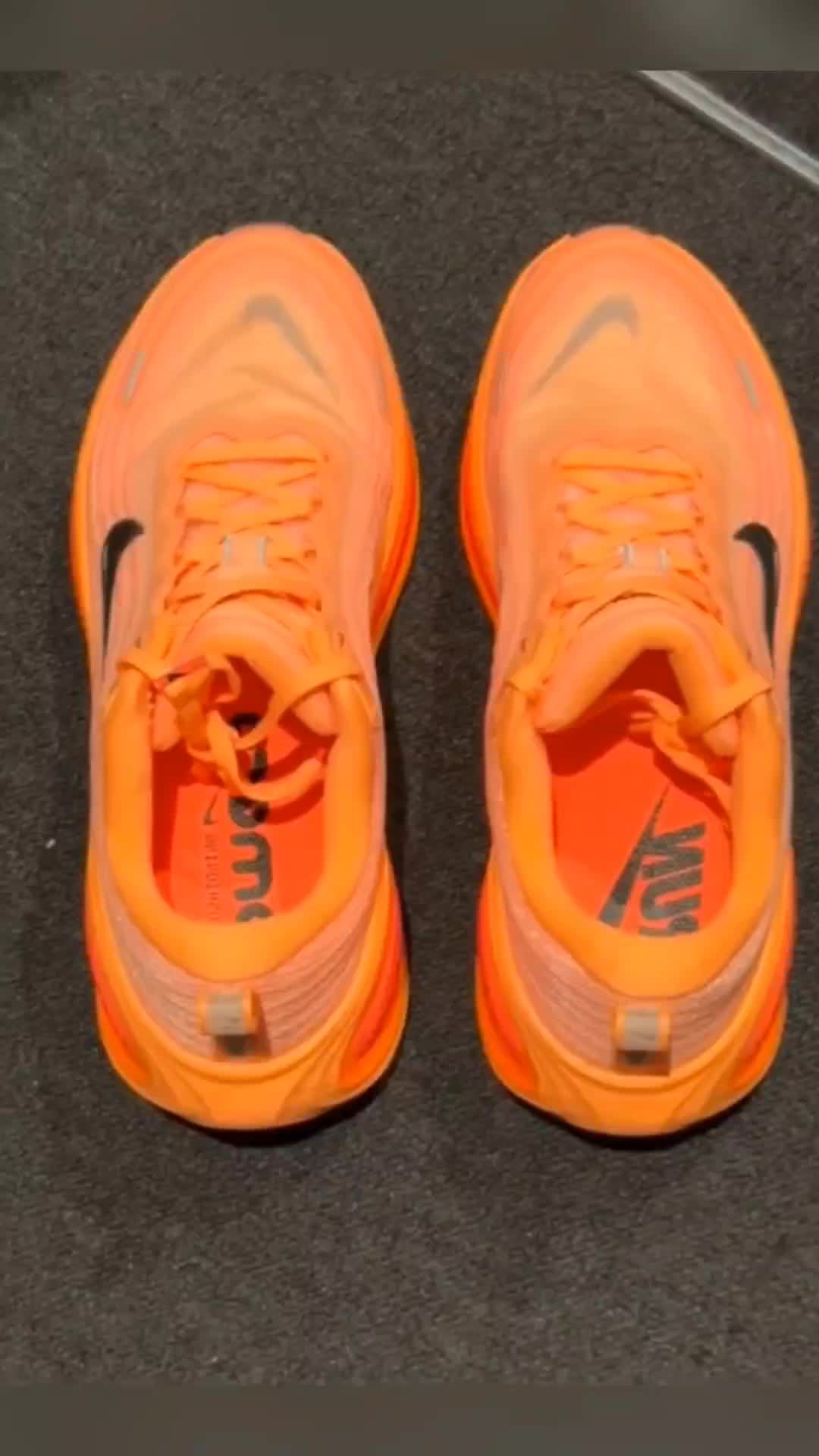 Nike Vomero Plus 时尚舒适 低帮跑步鞋 男款 橙色