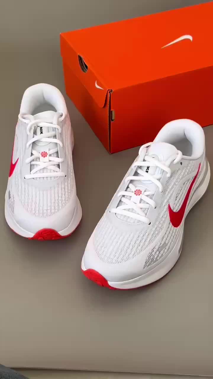 白红撞色太清爽！这双Nike跑鞋颜值性能双在线