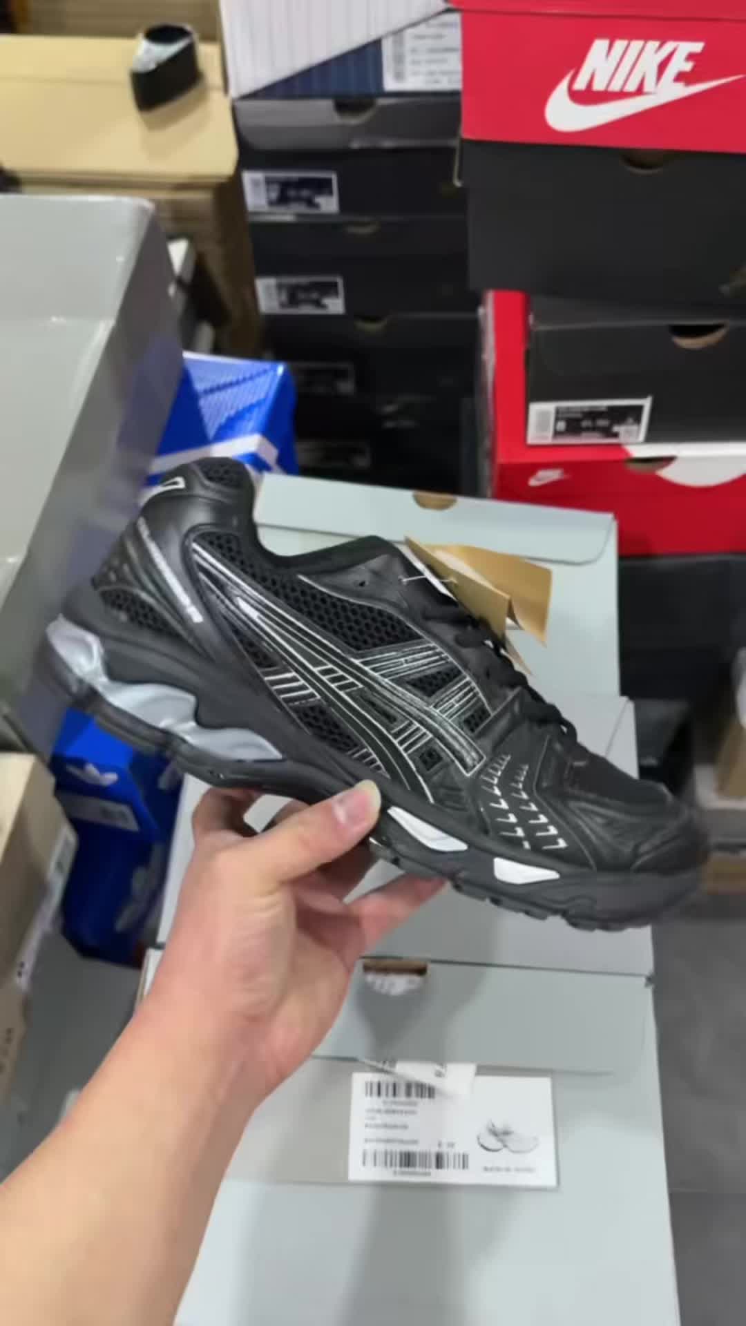 黑武士出街！ASICS Gel-Kayano 14 黑银配色，复古机能天花板！
