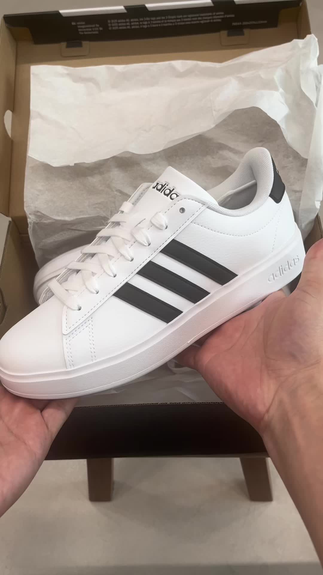 Adidas 板鞋