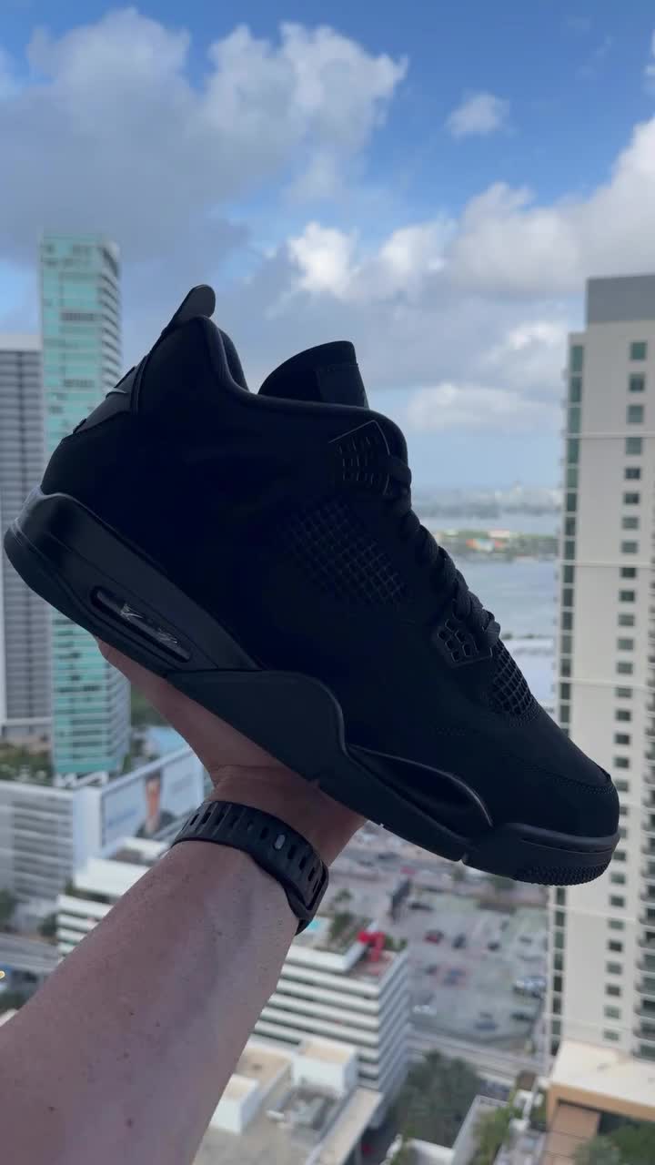 全方位细节解析｜Air Jordan 4 Black Cat黑猫 麂皮质感+穿搭性能完整测评
