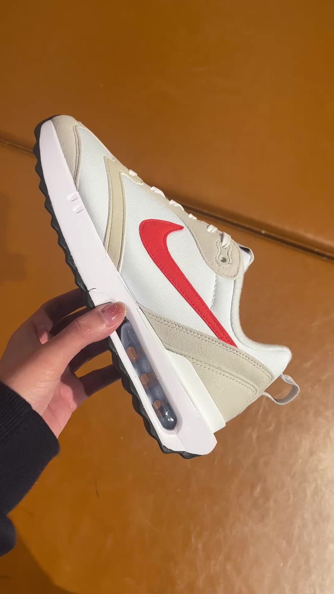NIKE AIR MAX DAWN，这双
