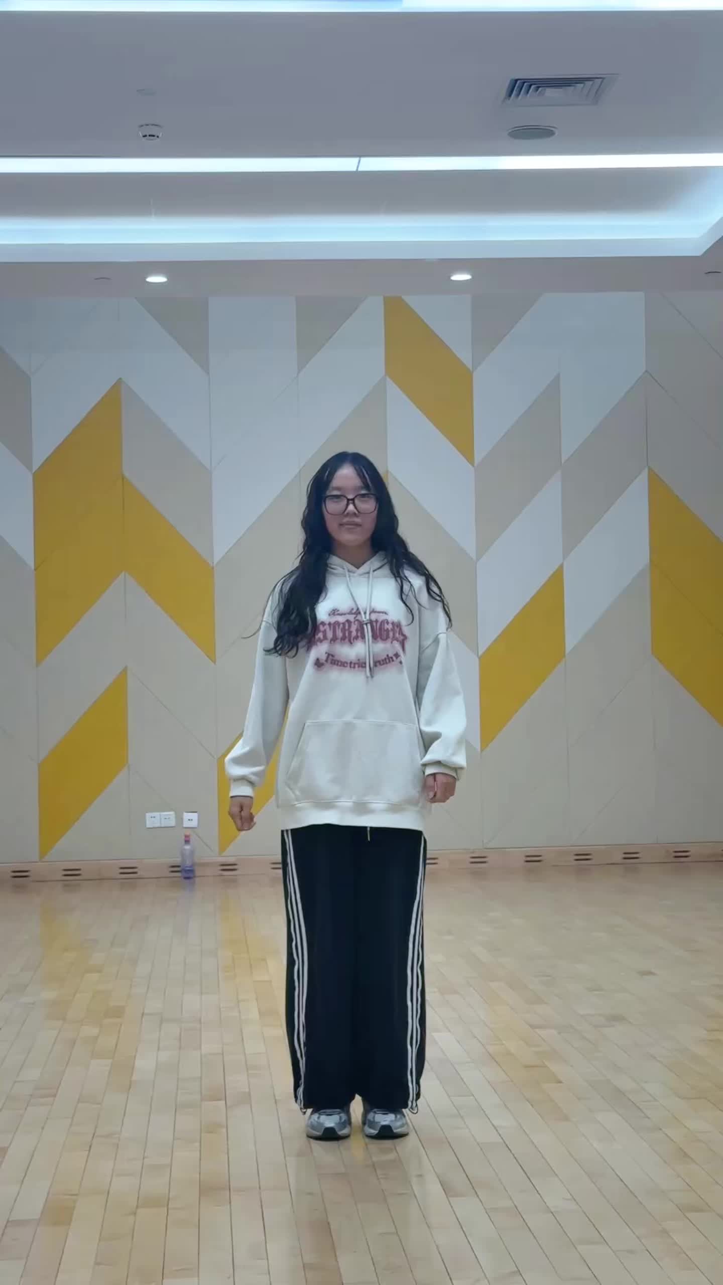阿迪达斯+Nike 跳舞穿这套太赞了！