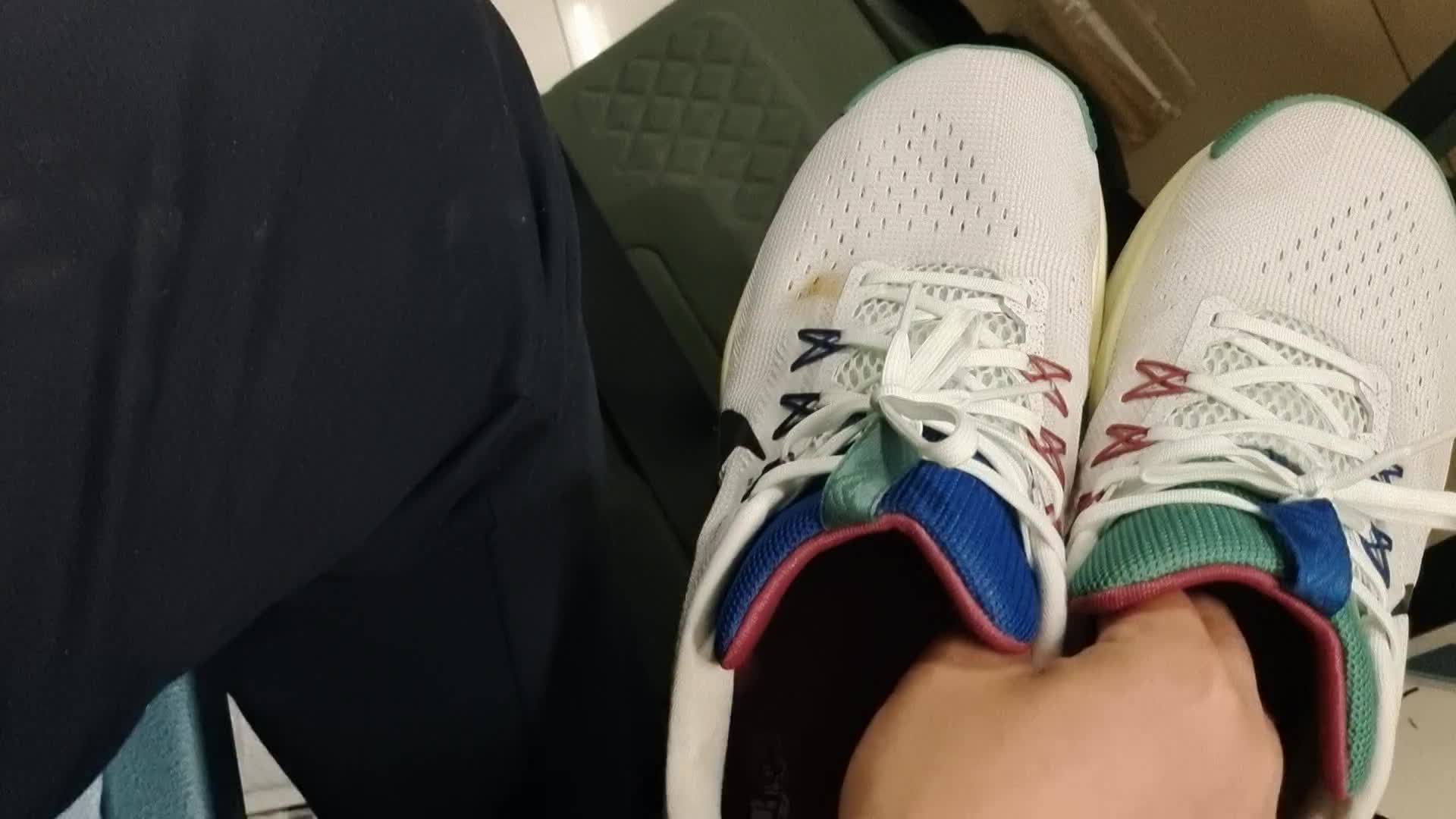 给大家说一下这双鞋的优缺点吧