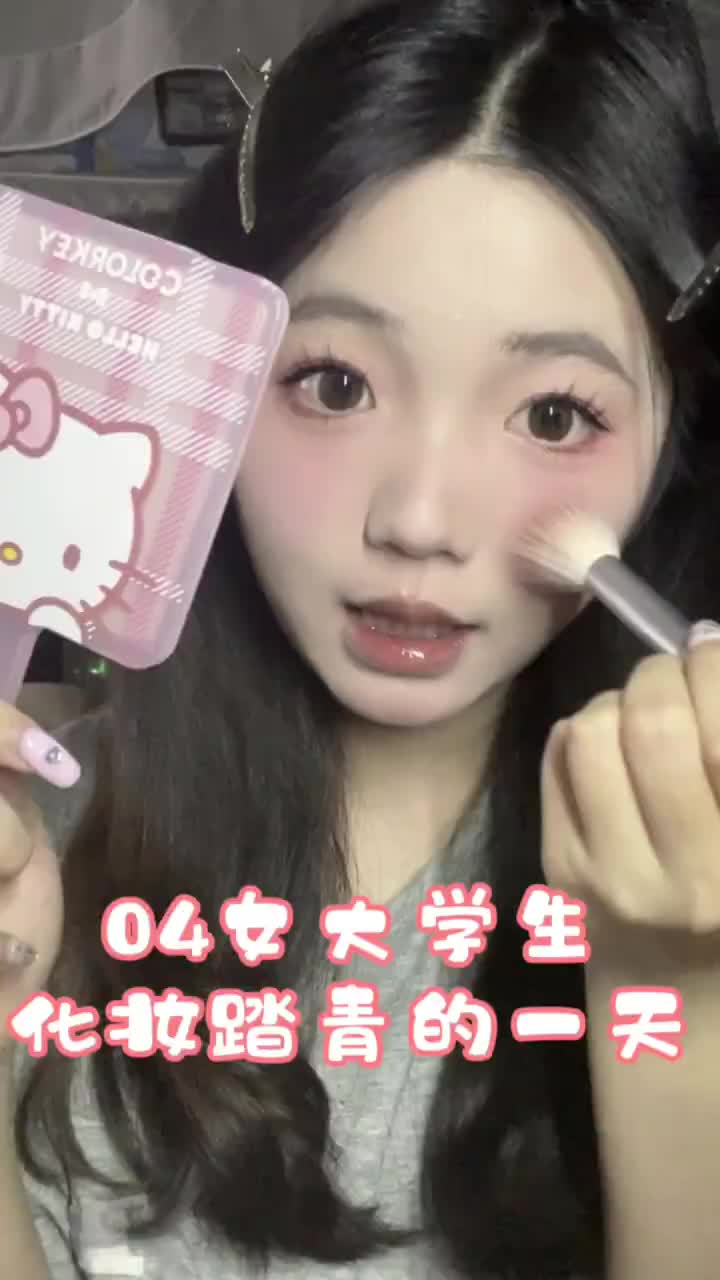 04女大学生化妆踏青