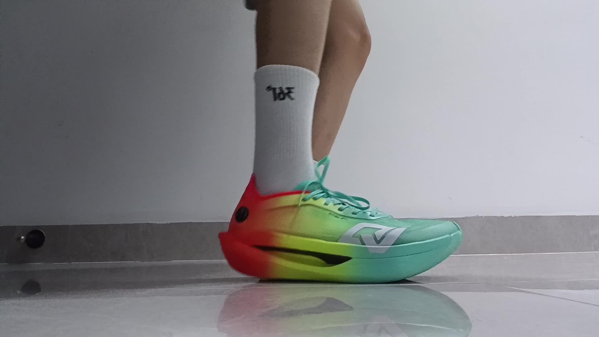 👟球鞋名称：飞乙

📌是否偏码【偏大/不