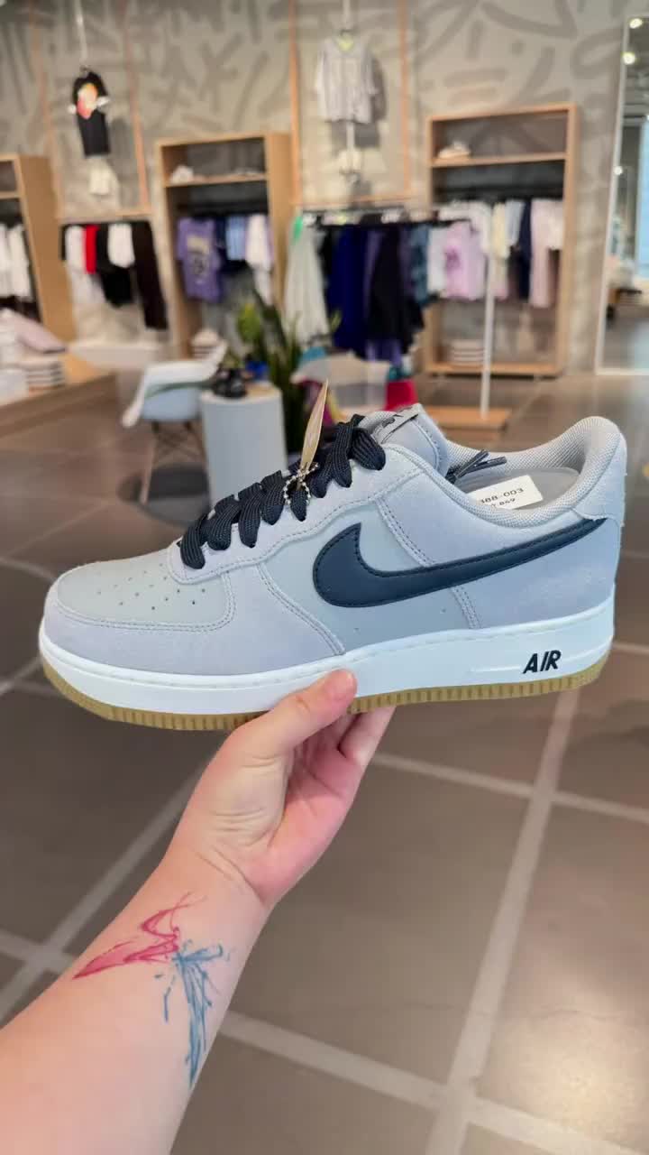  男款 Nike Air Force 1 Low 灰蓝低帮板鞋：时尚舒适+防滑耐磨