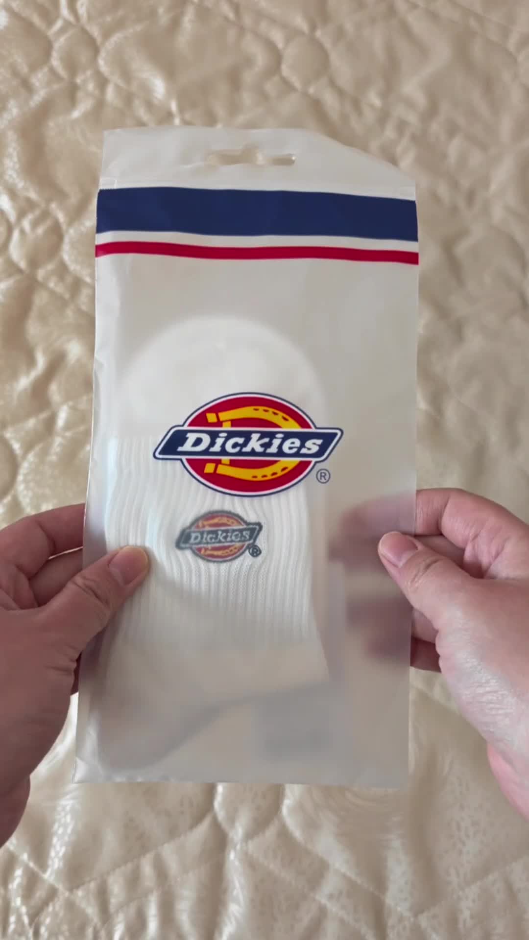 别找了！Dickies中筒袜才是百搭王👀 抗菌防臭，运动潮流两不误~