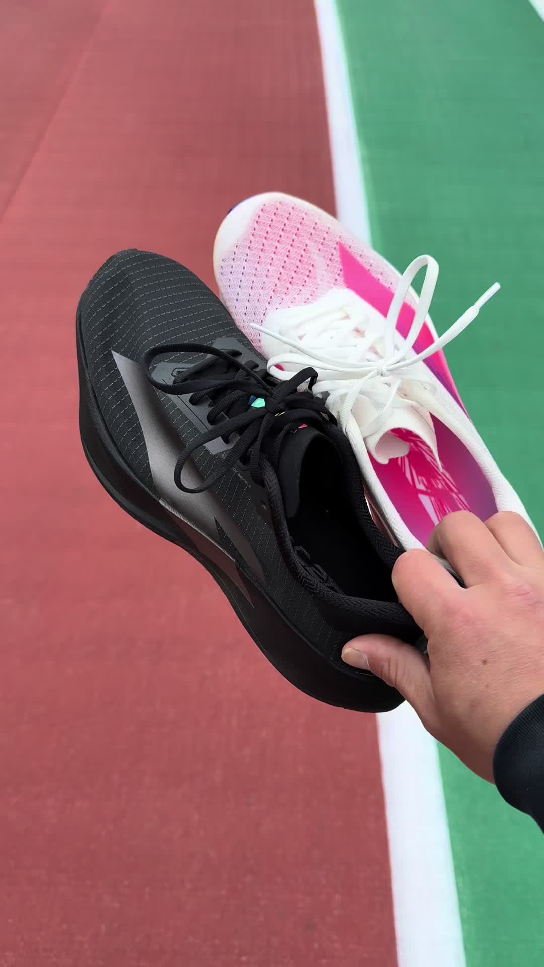 两双鞋子的脚感，你们觉得怎么样？