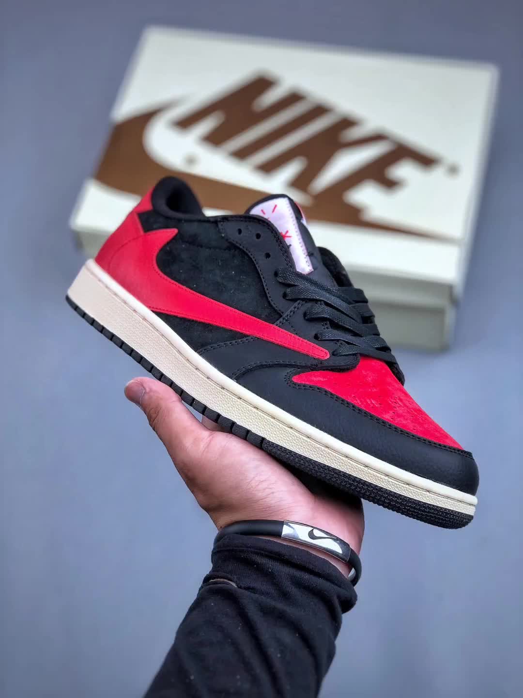 
Travis Scott x Air Jordan 1 ” 黑红 “ AJ1乔1 TS 闪电 联名
