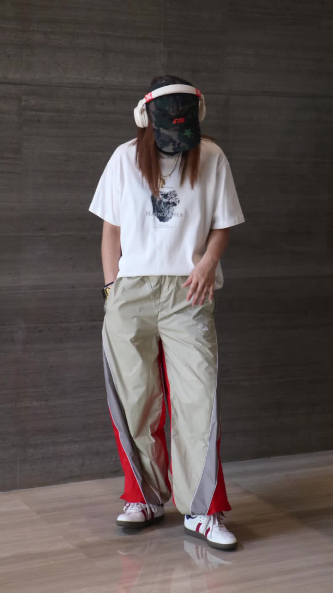 春夏同色系休闲运动风穿搭分享