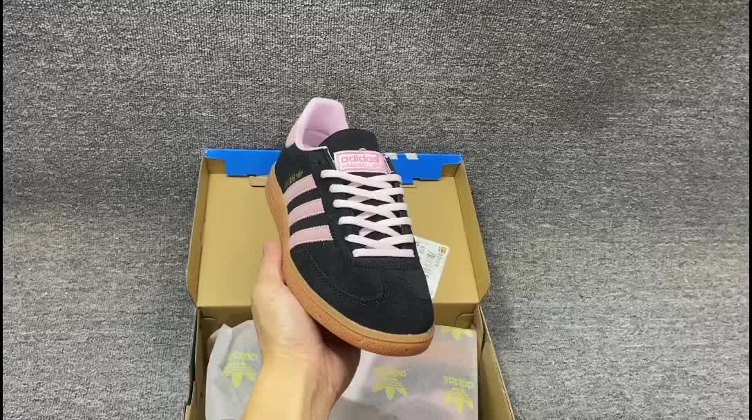 阿迪德训鞋黑粉