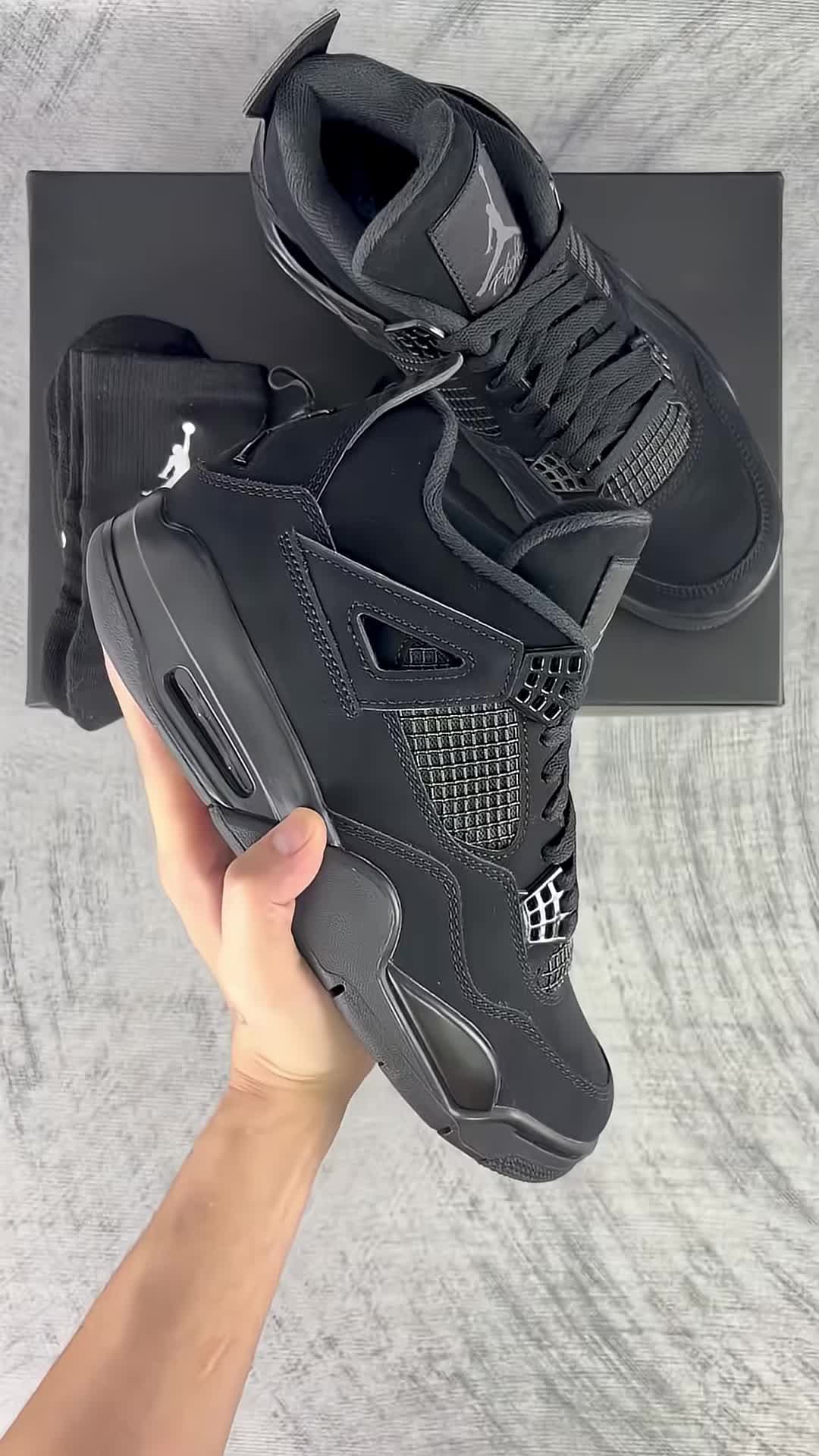 AJ4 黑猫：全黑配色，为什么反而有辨识度？
