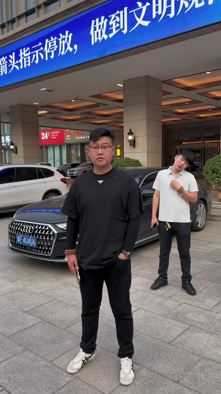穿搭一身黑 到哪都不自卑