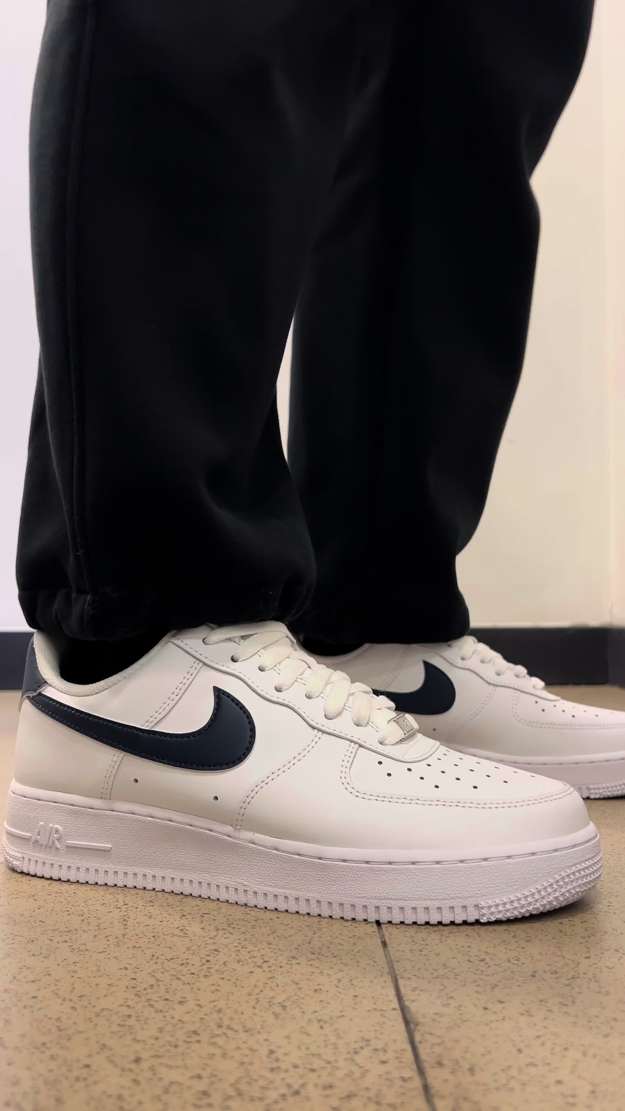 新年新鞋学生党必入 Nike空军一号白藏青复古百搭款