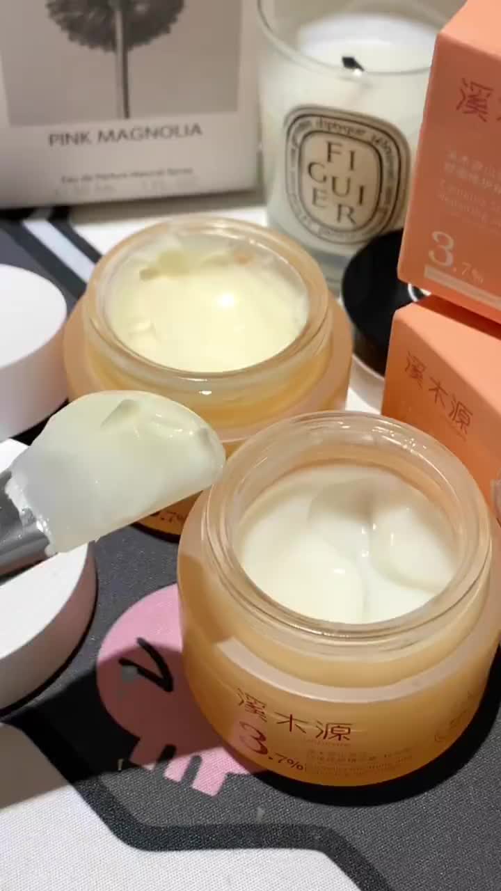 换季脸蛋干到起皮动不动泛红干痒的姐妹试试这个平价中的退红补水战斗机面霜～～