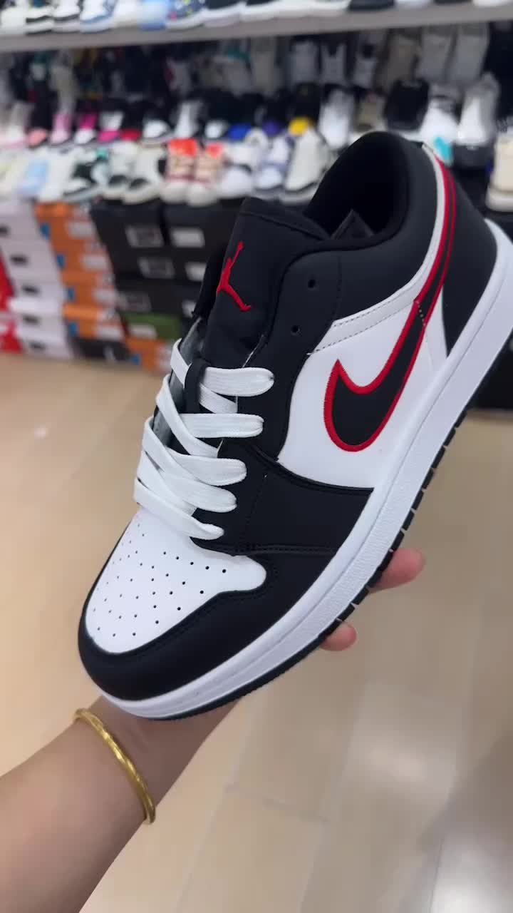 不止于运动，更是潮流日常的标配。Nike