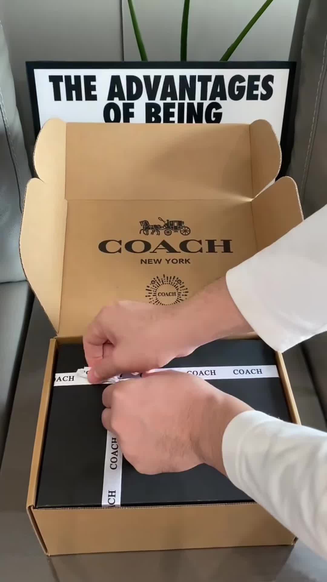 必入宝藏款 | Coach奶白菱格包，链条+皮肩带 切换风格超easy