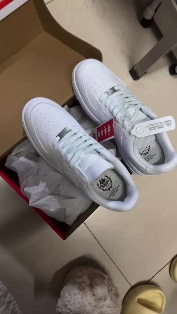 🤔推荐理由：鞋子穿上非常舒服 很硬挺 穿
