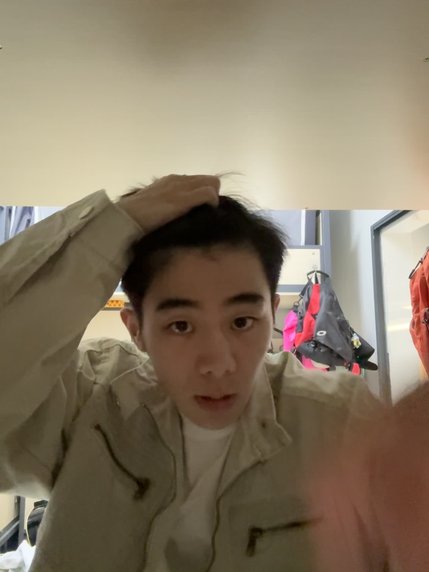 好看的奶白色外套