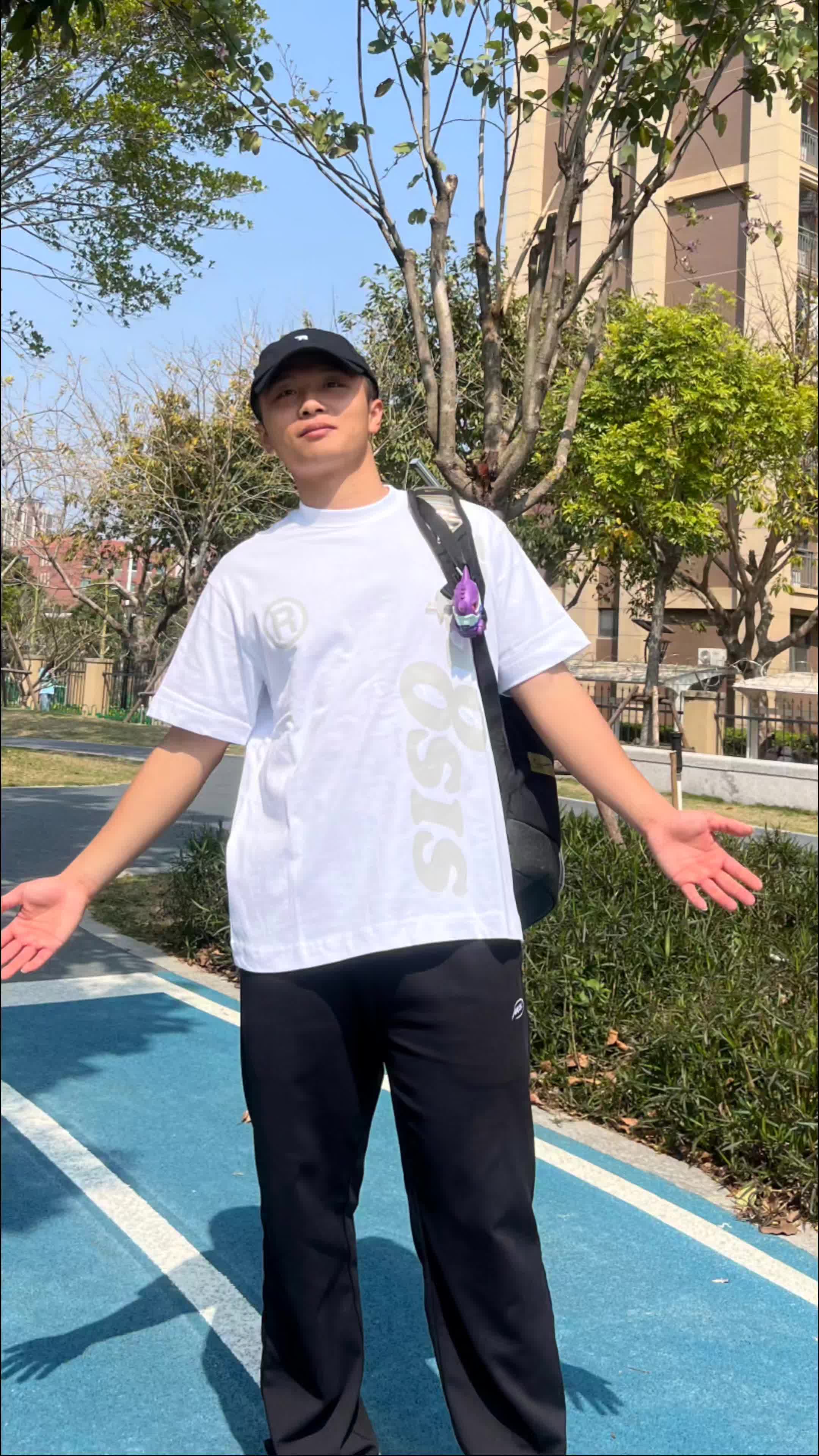 早春，是时候拿出我精挑细选的T恤了