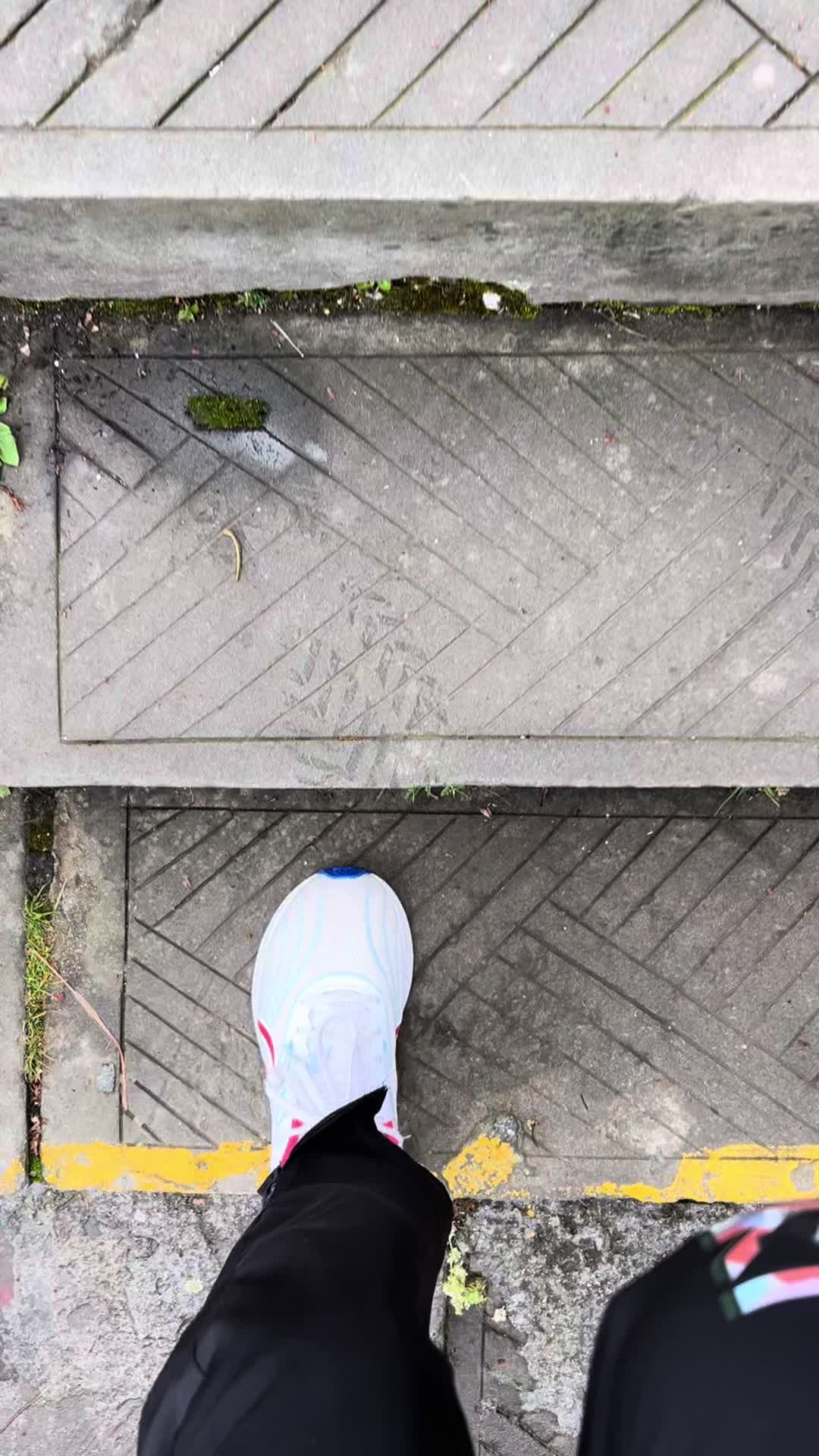 这一年干了什么？#盘点一下。#景色。#多威征途二薄底跑鞋#