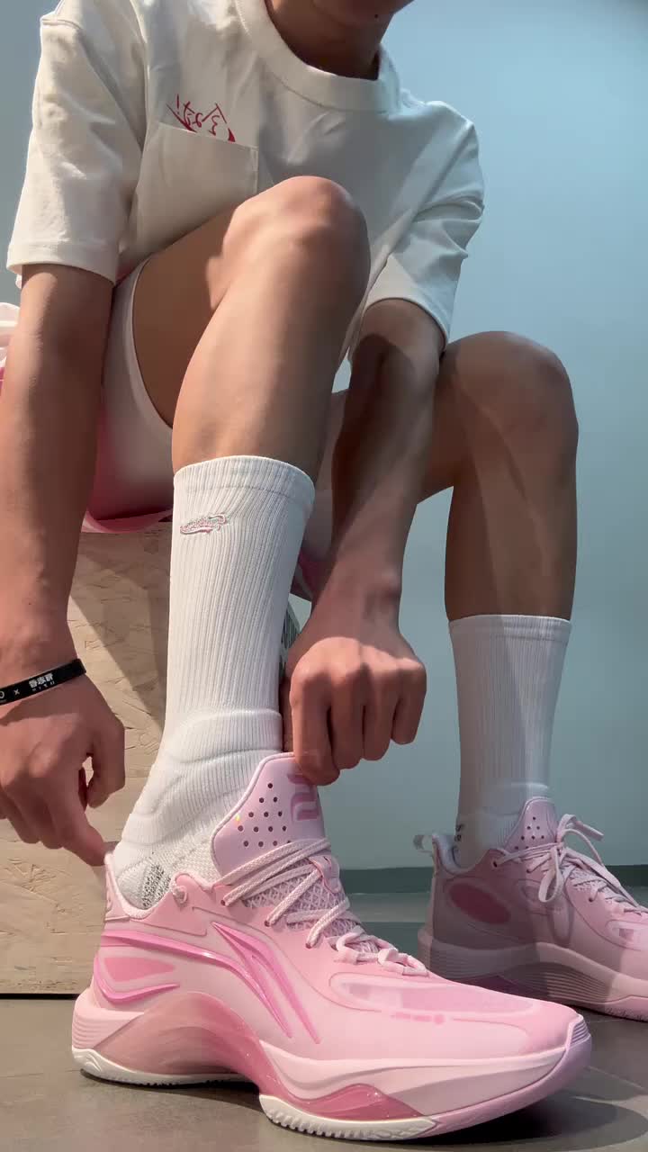 想看看大家一眼就会爱上的粉色鞋子 #球鞋