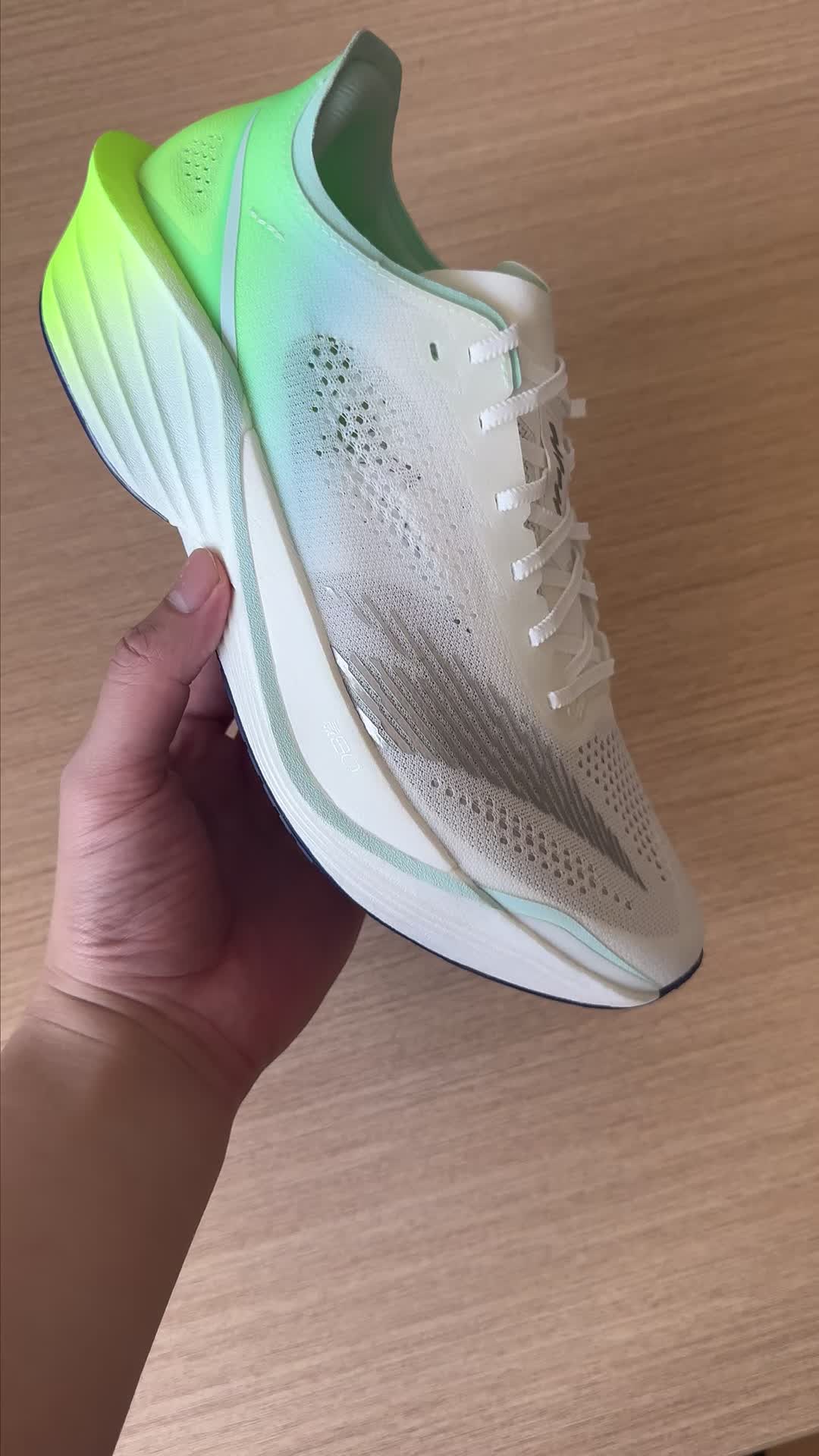 咱们识货也是好起来了，提前拿到了安踏马赫6Pro！