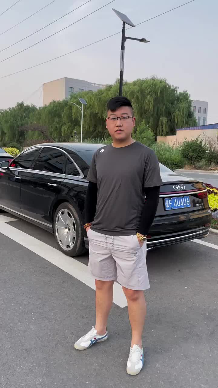 商务穿搭有点酷 拿捏外五县瑜伽裤
