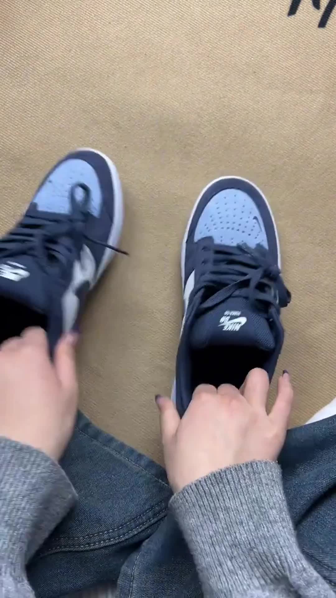 蓝色Nike鞋上脚效果佳