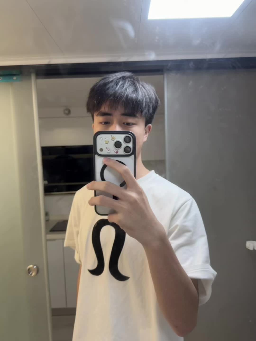 身高｜体重：183cm/60kg

🧍‍