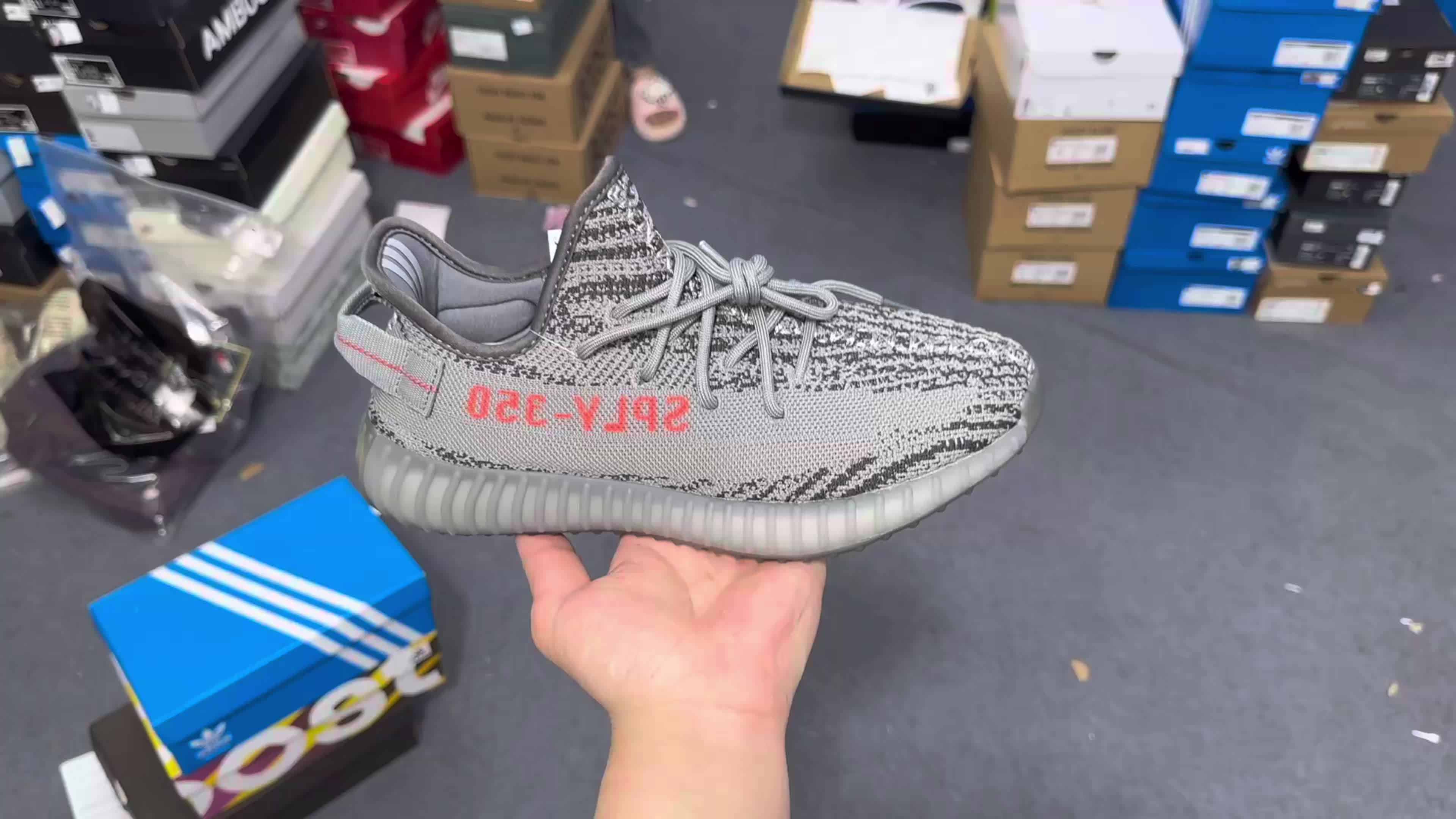 《时尚弄潮儿必备！Yeezy 350 V2 真香预警》