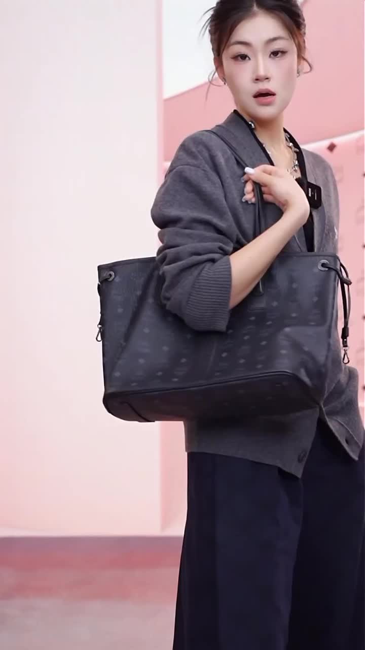 挑中MCM包，时尚如音符跳旋律嘎嘎推荐入手