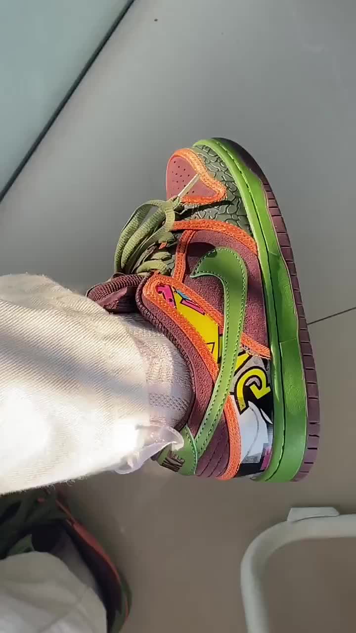 撞色涂鸦 Dunk，小众个性的街头潮款