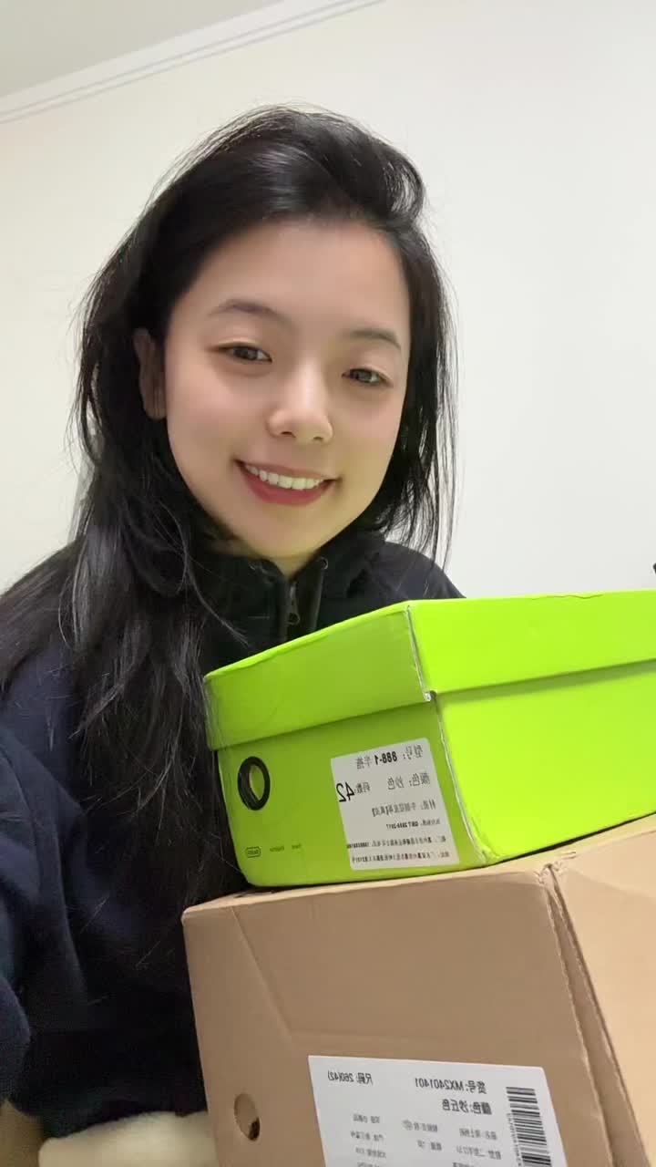 家人们！我直接入了两双勃肯鞋，实测给你们