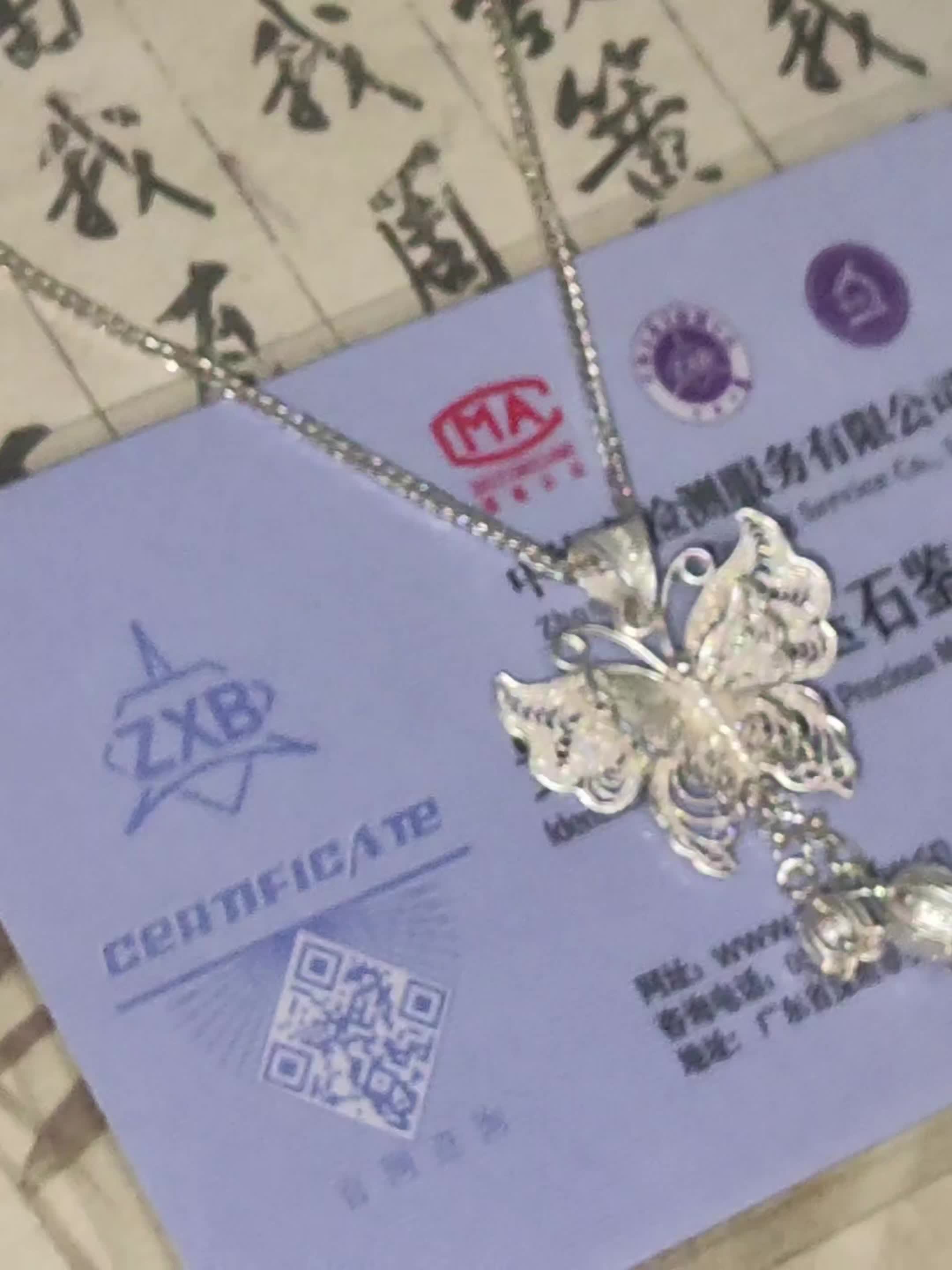 给女朋友买了蝴蝶铃兰花项链～被夸啦❗❗